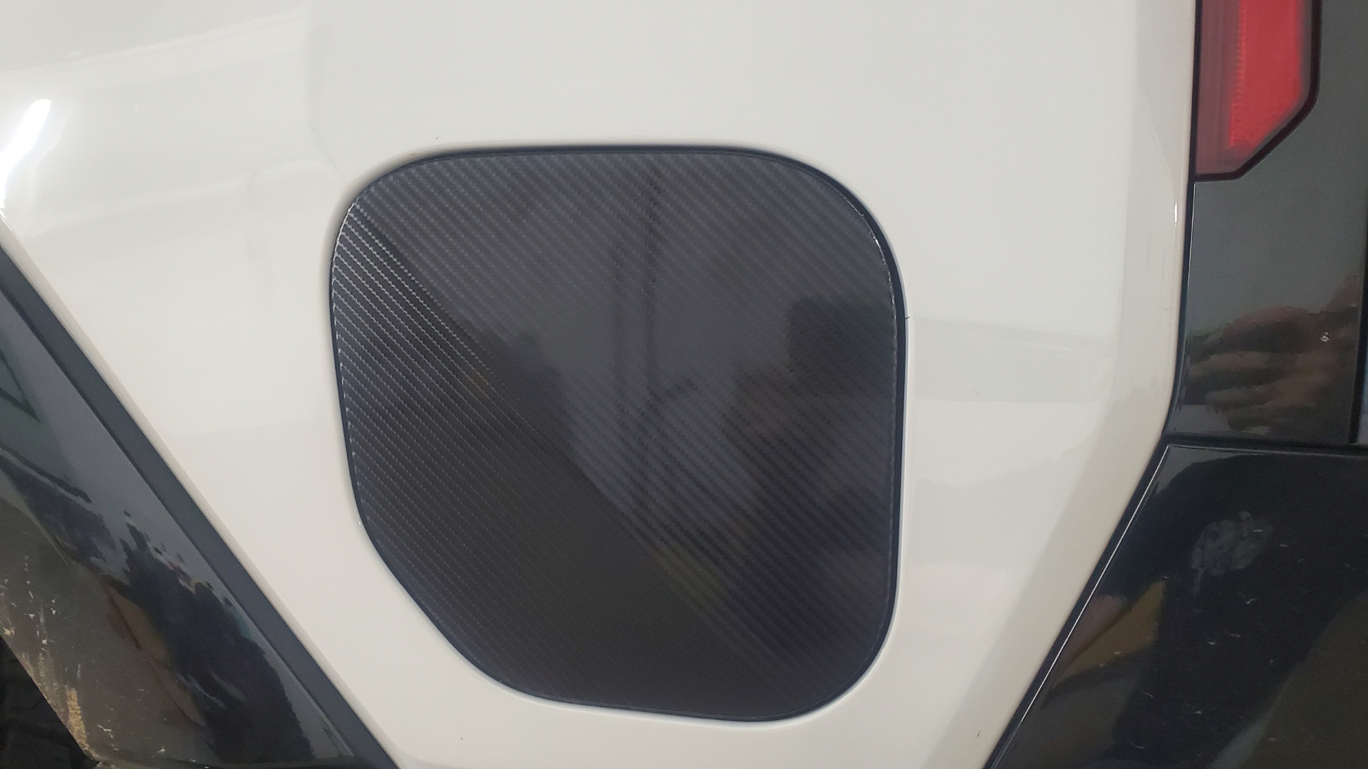 Carbon Fiber Gas Cap Accent