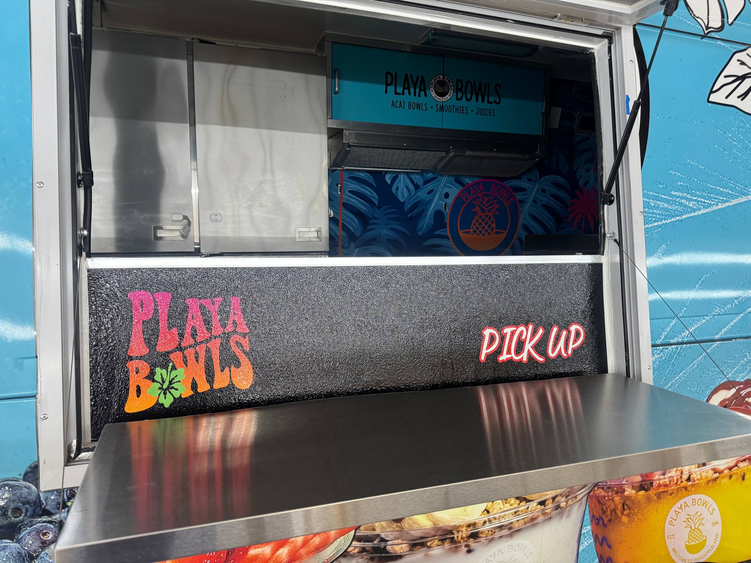 Playa Bowls Food Truck Exterior